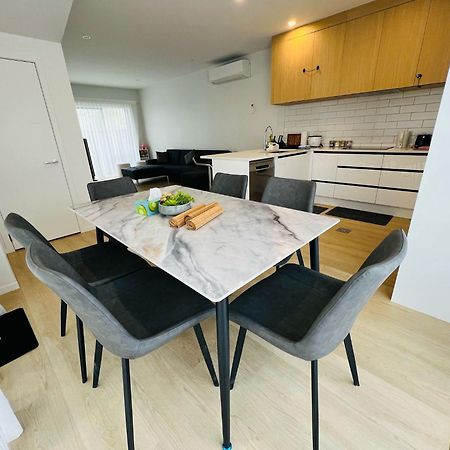 Central Modern 3-Bedroom,3- Bathroom House With Patio And Carpark- Lower Hutt City Centre Esterno foto
