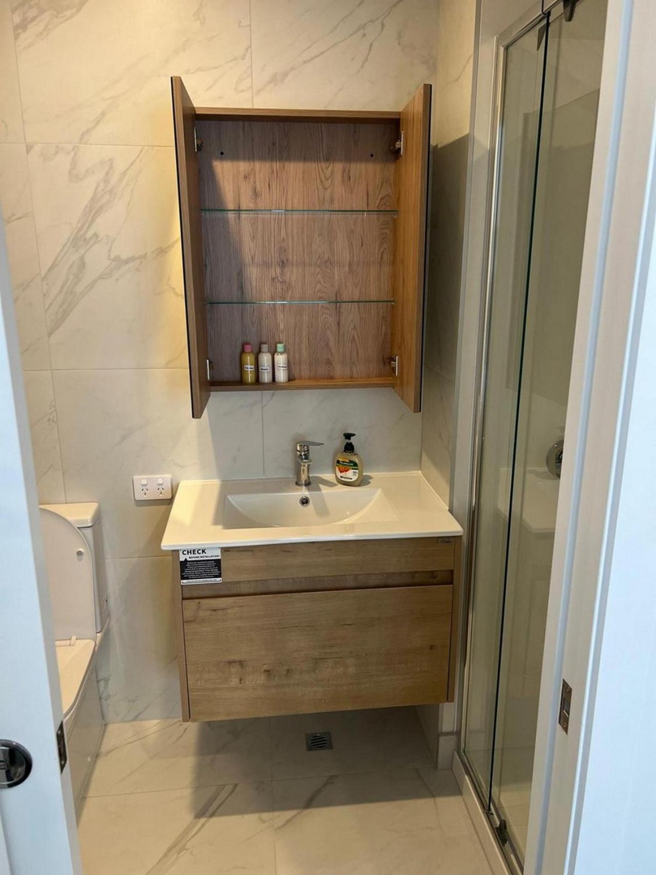 Central Modern 3-Bedroom,3- Bathroom House With Patio And Carpark- Lower Hutt City Centre Esterno foto