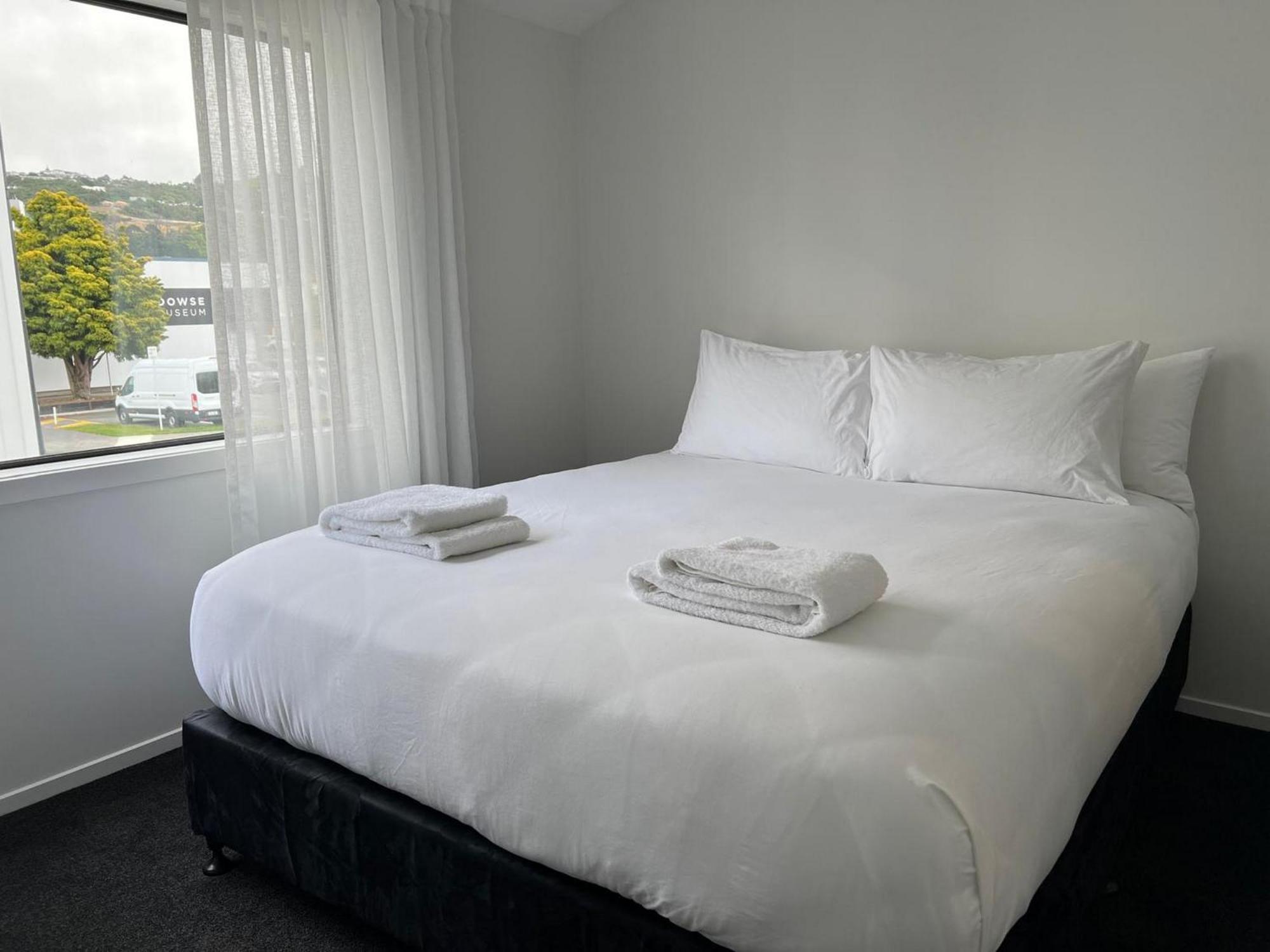 Central Modern 3-Bedroom,3- Bathroom House With Patio And Carpark- Lower Hutt City Centre Esterno foto