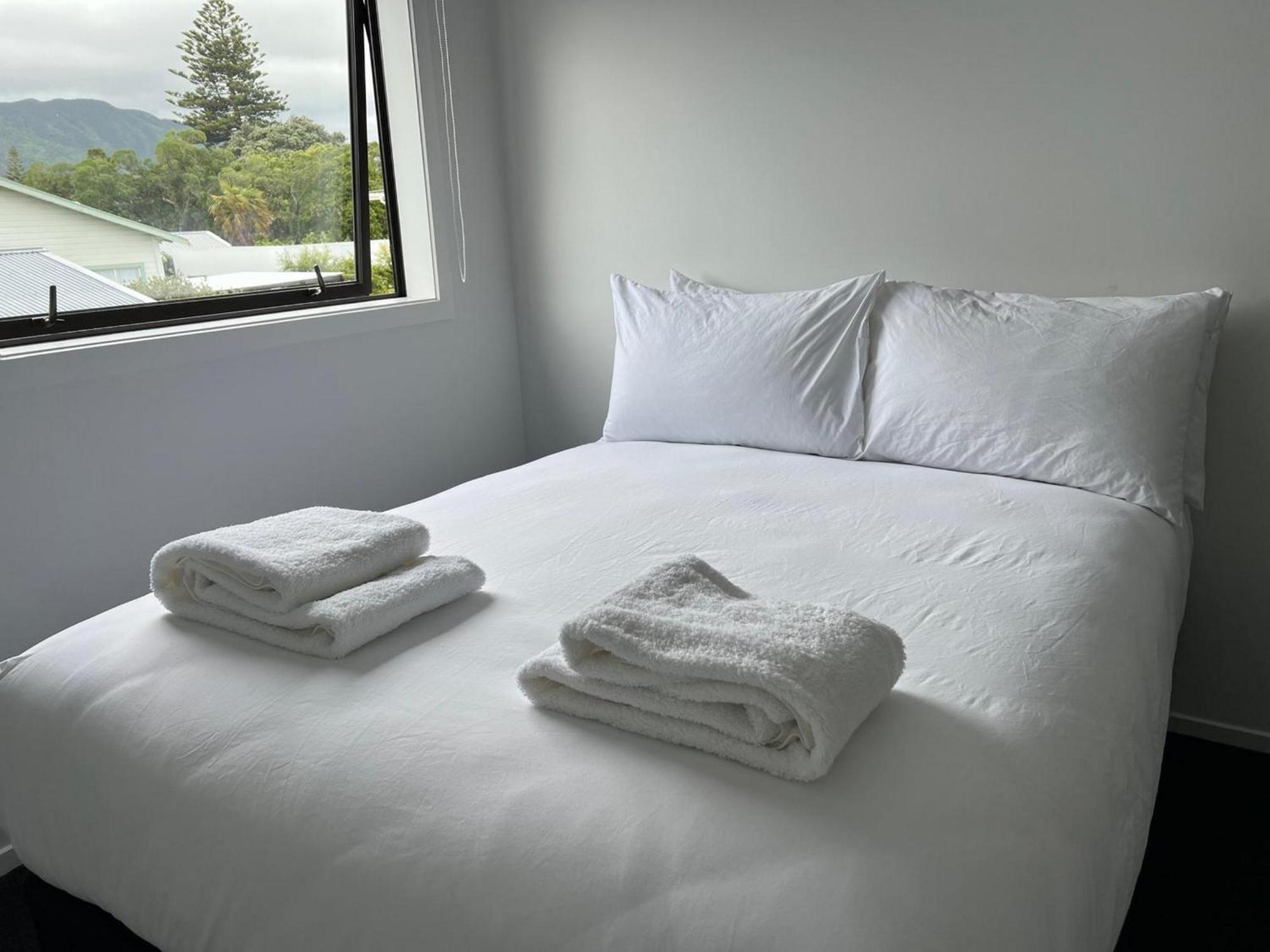Central Modern 3-Bedroom,3- Bathroom House With Patio And Carpark- Lower Hutt City Centre Esterno foto