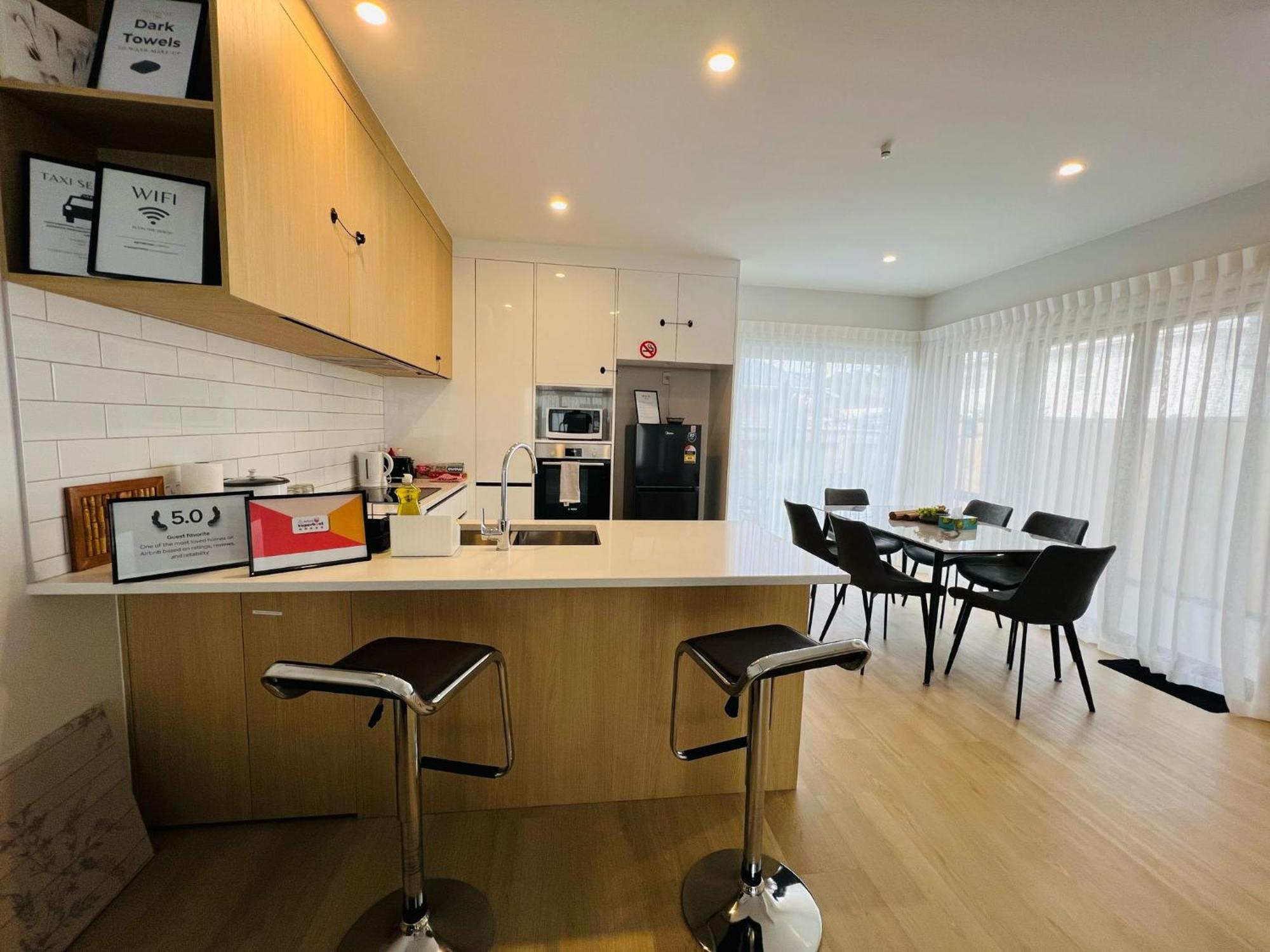 Central Modern 3-Bedroom,3- Bathroom House With Patio And Carpark- Lower Hutt City Centre Esterno foto